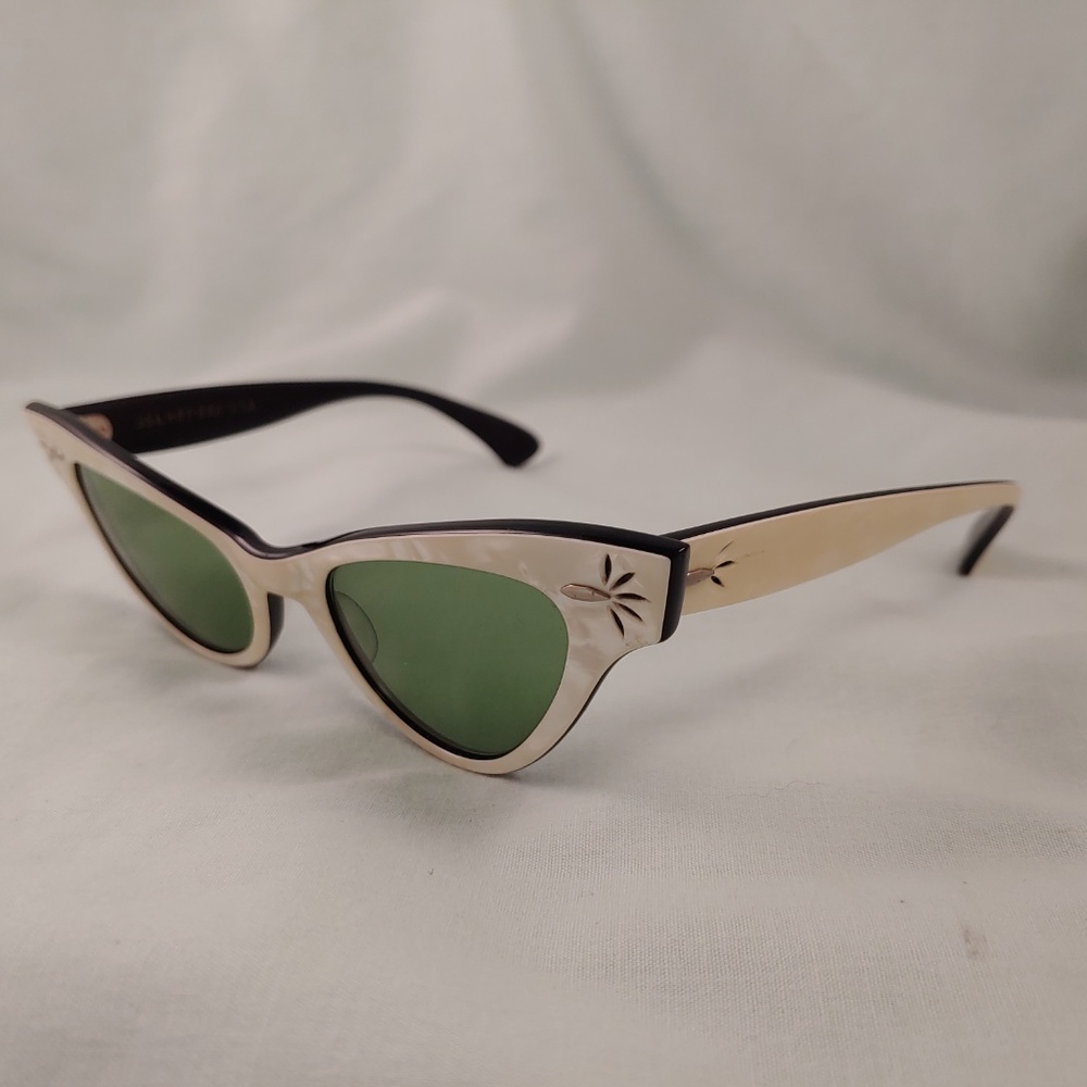 True Vintage RAY-BAN B&L Cats Eye Sunglasses +Case - Picture 2 of 8